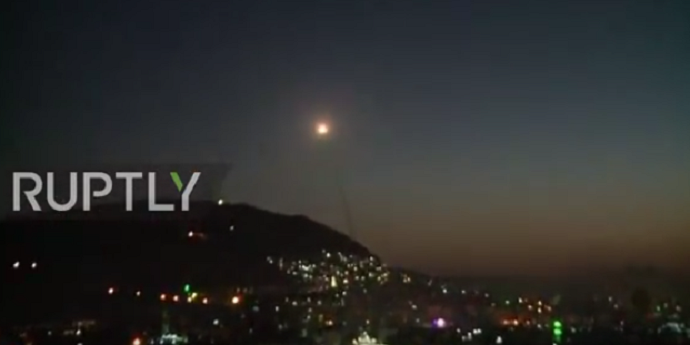 Pojavili se prvi snimci vazdušnih udara u Siriji Pojavili se prvi snimci vazdušnih udara u Siriji