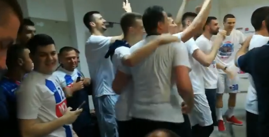 "Spalila si sve" u izvođenju košarkaša Budućnost Voli!!! "Spalila si sve" u izvođenju košarkaša Budućnost Voli!!!