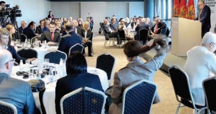 Iz 18 zemalja 16 konzula Iz 18 zemalja 16 konzula