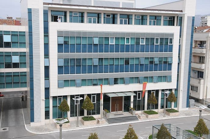 Vlada će kontrolisati Agencije, slijedi drastično smanjenje plata službenicima regulatora Vlada će kontrolisati Agencije, slijedi drastično smanjenje plata službenicima regulatora