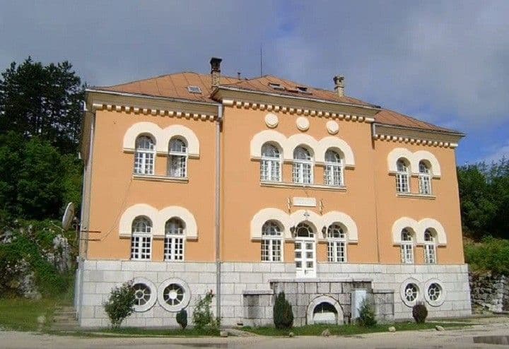 Medresa zvanična, Bogoslovija još uvijek nije Medresa zvanična, Bogoslovija još uvijek nije