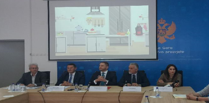 Iz budžeta 450 hiljada eura za srednjoškolce u dualnom obrazovanju Iz budžeta 450 hiljada eura za srednjoškolce u dualnom obrazovanju