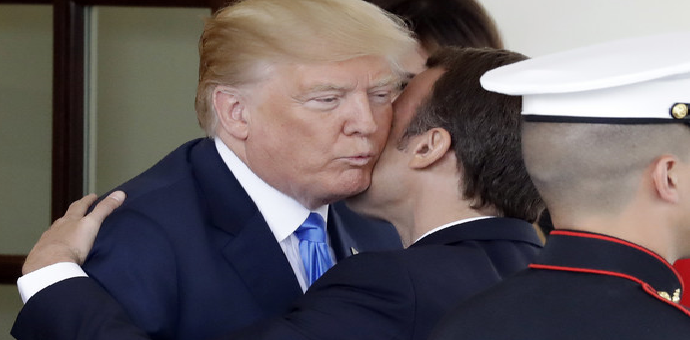 Kako je Makron razoružao Trampa u Bijeloj kući neočekivanim poljupcem Kako je Makron razoružao Trampa u Bijeloj kući neočekivanim poljupcem