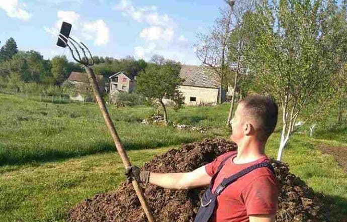 Crnogorac uz pomoć vile pravi selfie Crnogorac uz pomoć vile pravi selfie