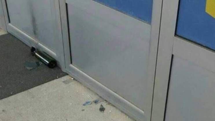 Budvanin uhapšen zbog sumnje da je bacio molotoljev koktel na prostorije DF-a Budvanin uhapšen zbog sumnje da je bacio molotoljev koktel na prostorije DF-a