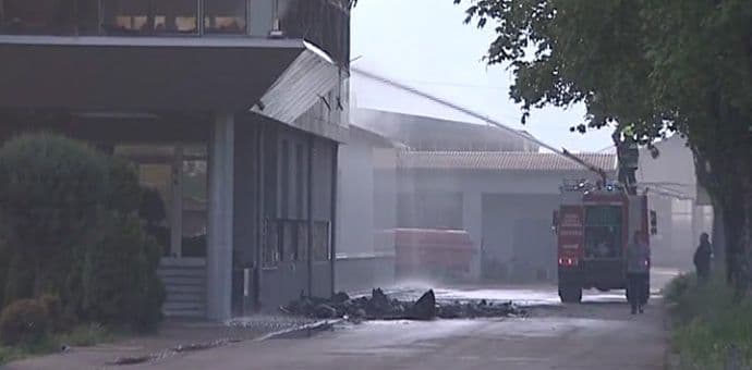 Požar lokalizovan, nema opasnosti od isparenja amonijaka Požar lokalizovan, nema opasnosti od isparenja amonijaka