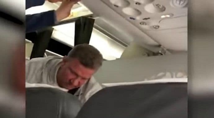 Drama iznad Tivta: Avion se zamalo srušio u Crnoj Gori? Drama iznad Tivta: Avion se zamalo srušio u Crnoj Gori?