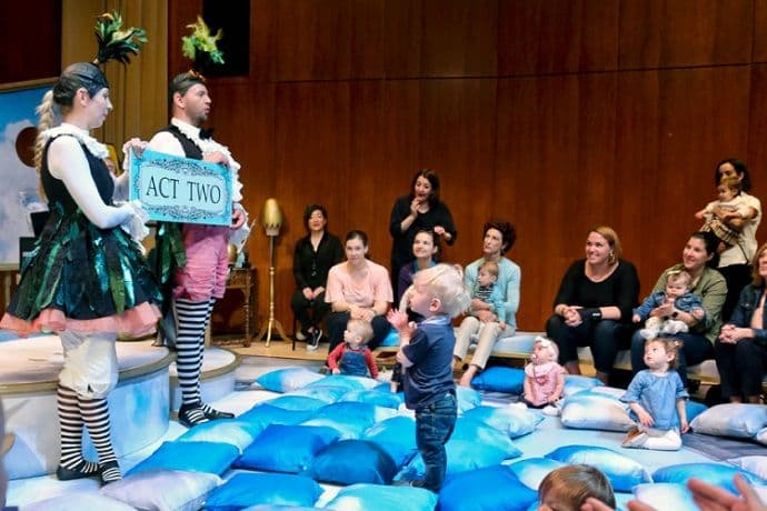 Njujorški Metropoliten izvodi operu za bebe Njujorški Metropoliten izvodi operu za bebe