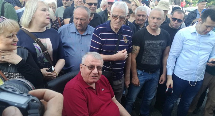 Blokada, ulaz samo uz dokaz, Šešelj u Jarku Blokada, ulaz samo uz dokaz, Šešelj u Jarku