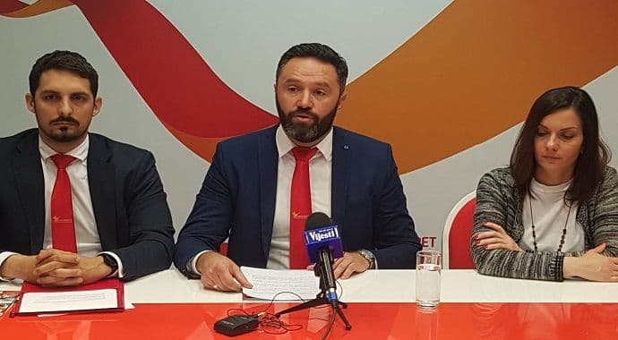 Demokrate i URA: Je li sa računa TO Bar plaćena izrada brošure za potrebe DPS-a? Demokrate i URA: Je li sa računa TO Bar plaćena izrada brošure za potrebe DPS-a?