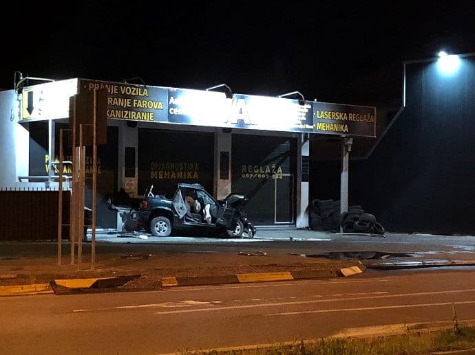 Podgorica: U udesu poginula dva mladića (FOTO) Podgorica: U udesu poginula dva mladića (FOTO)