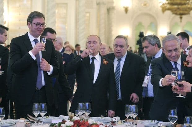 Vučić i Putin zapjevali "Dan slobode" Vučić i Putin zapjevali "Dan slobode"