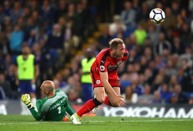 Hadersfild šokirao Stamford Bridž i opstao Hadersfild šokirao Stamford Bridž i opstao