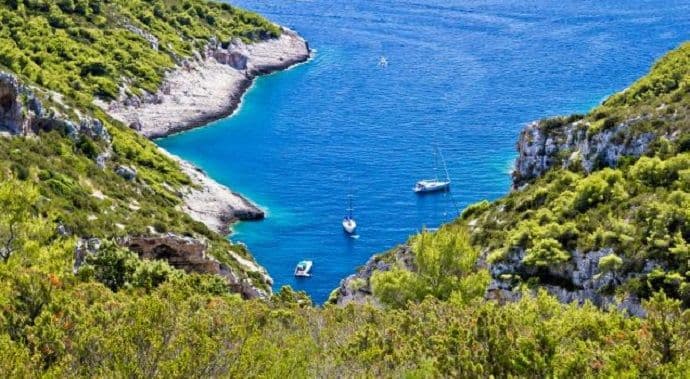 CNN: Obiđite ostrvo po kojem su se skrivali partizani CNN: Obiđite ostrvo po kojem su se skrivali partizani