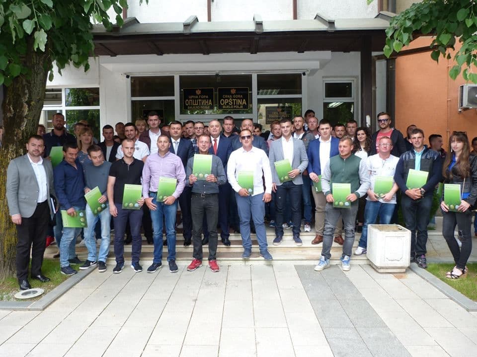 Dodjeljenja rješenja o bespovratnoj podršci za 60 mladih farmera Dodjeljenja rješenja o bespovratnoj podršci za 60 mladih farmera