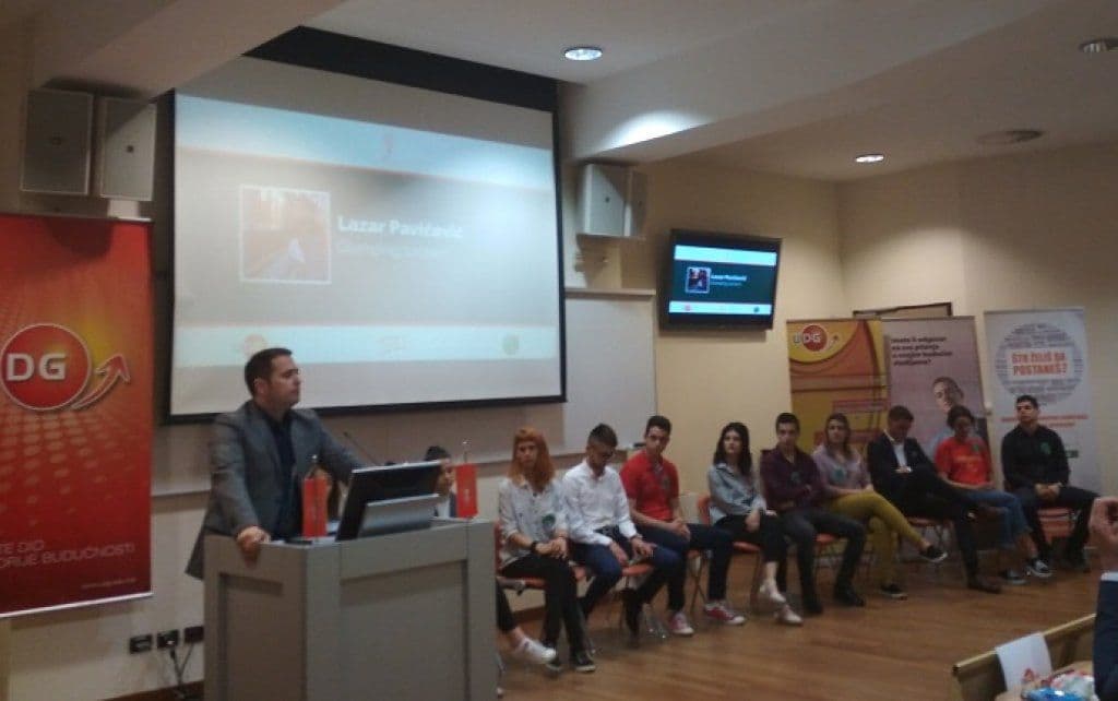 Romantični planer, češkalica za nepca, luksuzni šatori... Romantični planer, češkalica za nepca, luksuzni šatori...