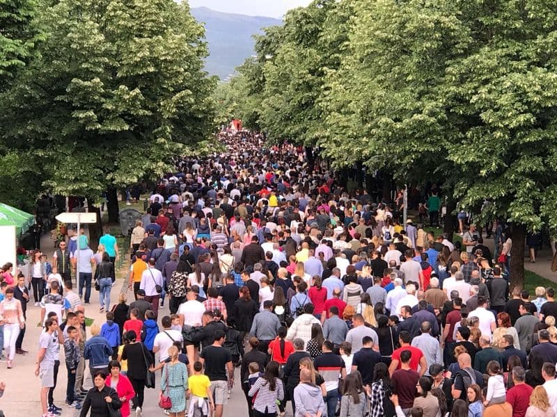 Hiljade na litiji u Nikšiću Hiljade na litiji u Nikšiću