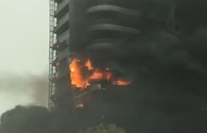 Evakuacija u Dubaiju, gori toranj Evakuacija u Dubaiju, gori toranj