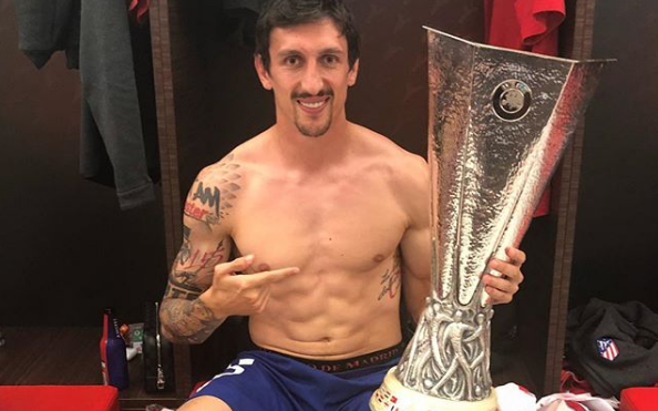 "Śedi, mala, đe ti je mjesto!!!" "Śedi, mala, đe ti je mjesto!!!"