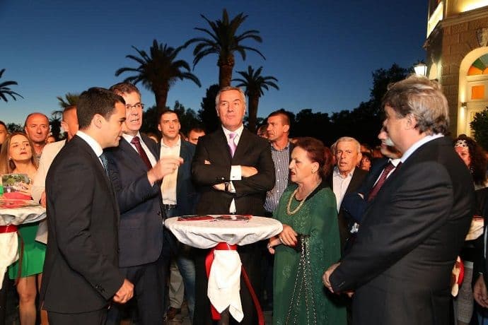 DPS Bar: Svečani koktel u čast pobjede Đukanovića DPS Bar: Svečani koktel u čast pobjede Đukanovića