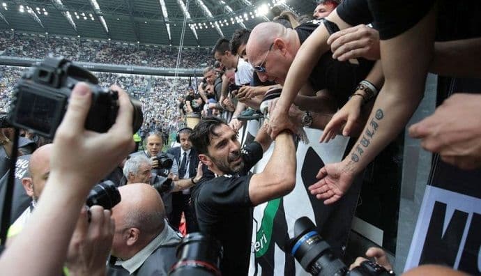 Pjesma i suze na oproštaju Bufona od Juvea Pjesma i suze na oproštaju Bufona od Juvea