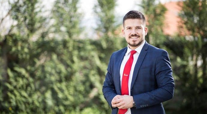 Reagovanje Demokrata: Šta bi, Divanoviću, sa onim stotinama hiljada što ti je svojevremeno uzeo šef OKG Reagovanje Demokrata: Šta bi, Divanoviću, sa onim stotinama hiljada što ti je svojevremeno uzeo šef OKG