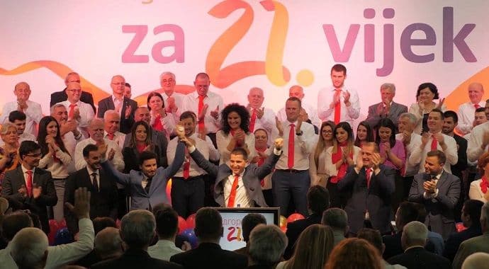 Podgorica za 21. vijek: Neka se Mugoša išeta u vašoj debakl kampanji, faliće mu Podgorica za 21. vijek: Neka se Mugoša išeta u vašoj debakl kampanji, faliće mu