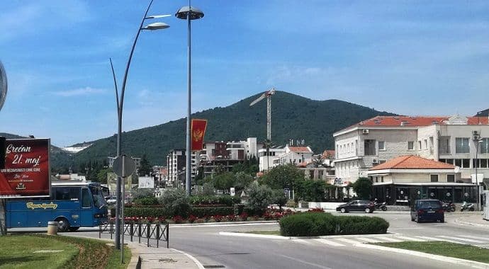 SD: Zastava na pola koplja pokazuje odnos budvanskih vlasti prema Crnoj Gori SD: Zastava na pola koplja pokazuje odnos budvanskih vlasti prema Crnoj Gori