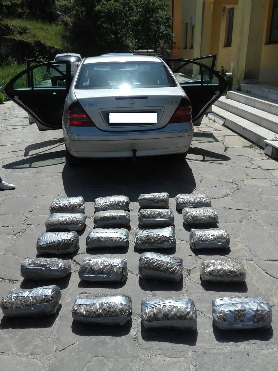Cetinje: Pronađeno i oduzeto oko 21 kg skanka; dva lica lišena slobode Cetinje: Pronađeno i oduzeto oko 21 kg skanka; dva lica lišena slobode