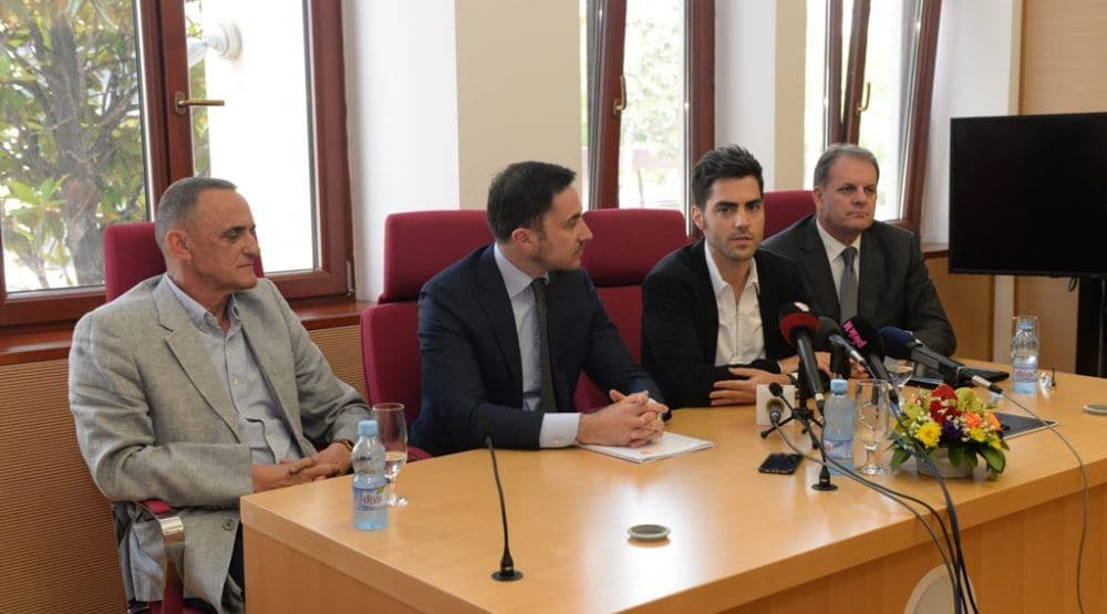 Koncert Miloša Karadaglića u subotu na Trgu nezavisnosti Koncert Miloša Karadaglića u subotu na Trgu nezavisnosti