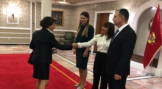 Stvaranje ambijenta za zdravo odrastanje djece prioritet u radu Ministarstva zdravlja Stvaranje ambijenta za zdravo odrastanje djece prioritet u radu Ministarstva zdravlja