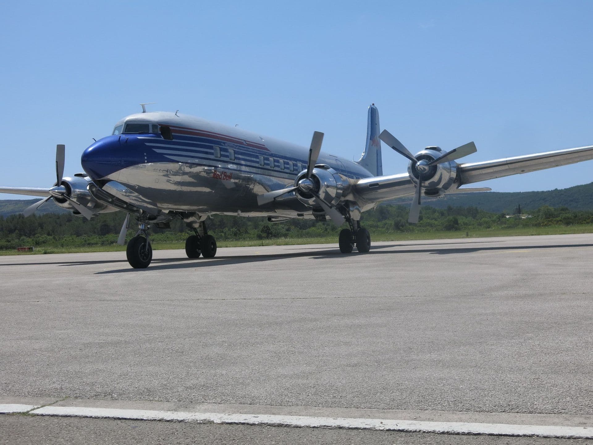 Čuveni Titov avion DC 6 sletio u Tivat Čuveni Titov avion DC 6 sletio u Tivat