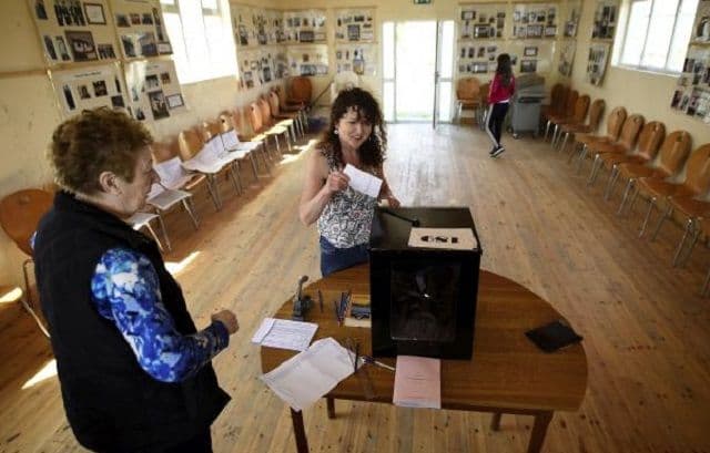 Irci na referendumu glasaju o ukidanju zakona o abortusu Irci na referendumu glasaju o ukidanju zakona o abortusu