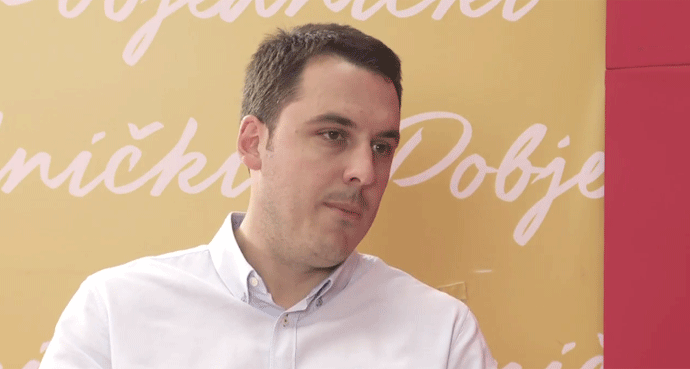 Vuković na Fejsbuku o politici, mjestima gdje izlazi, sportu, filmovima... Vuković na Fejsbuku o politici, mjestima gdje izlazi, sportu, filmovima...