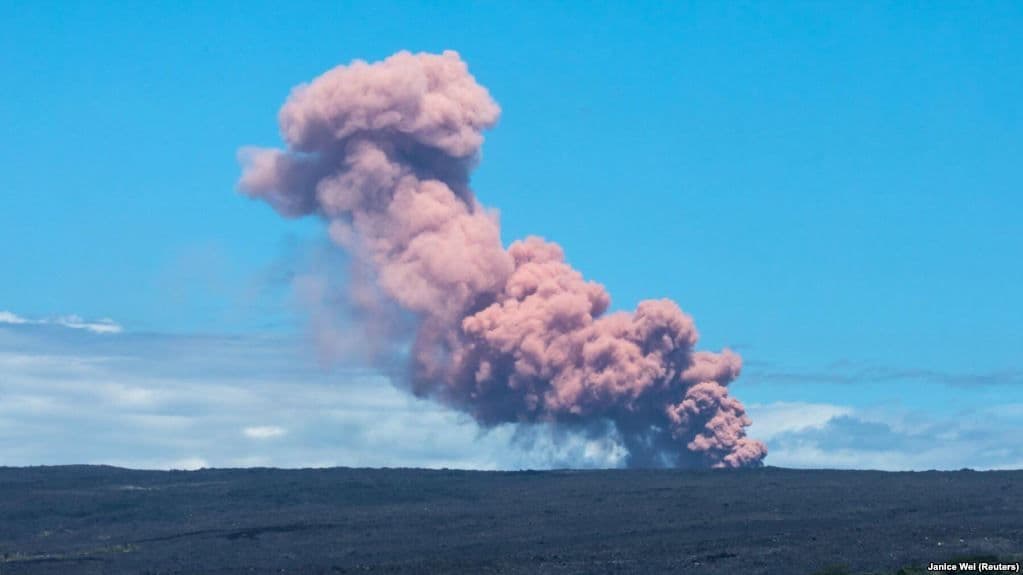 HAVAJI: Vulkan Kilauea izbacuje pepeo tri kilometra u vis HAVAJI: Vulkan Kilauea izbacuje pepeo tri kilometra u vis