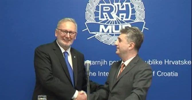 Potrebna jača saradnja policija CG i HR u borbi protiv masovnih migracija Potrebna jača saradnja policija CG i HR u borbi protiv masovnih migracija