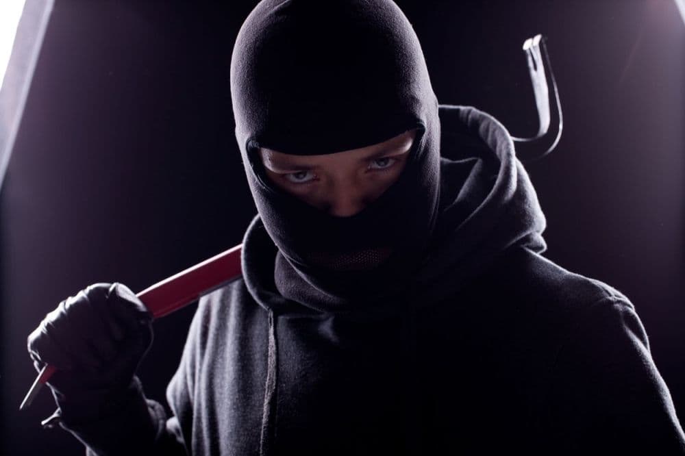 Uhapšen Dražen Mićković zbog sumnje da je šipkom pretukao sugrađanku Uhapšen Dražen Mićković zbog sumnje da je šipkom pretukao sugrađanku