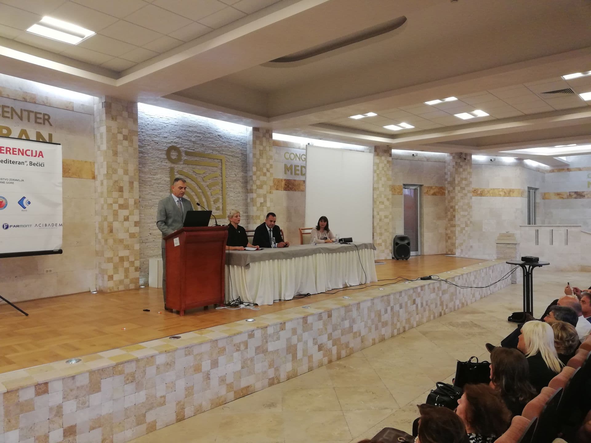 Ljekari su nosioci napretka i najzahtjevnijih zadataka Ljekari su nosioci napretka i najzahtjevnijih zadataka