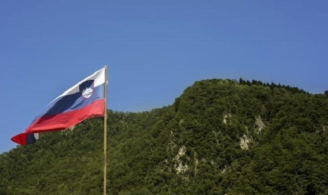 Hiljade mladih na ulicama – "protiv politike mržnje" Hiljade mladih na ulicama – "protiv politike mržnje"