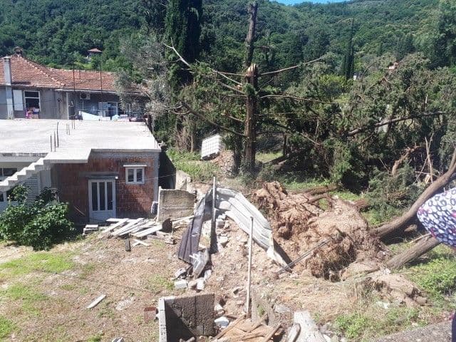 Mještani traže pomoć za sanaciju štete od države i Morskog dobra Mještani traže pomoć za sanaciju štete od države i Morskog dobra