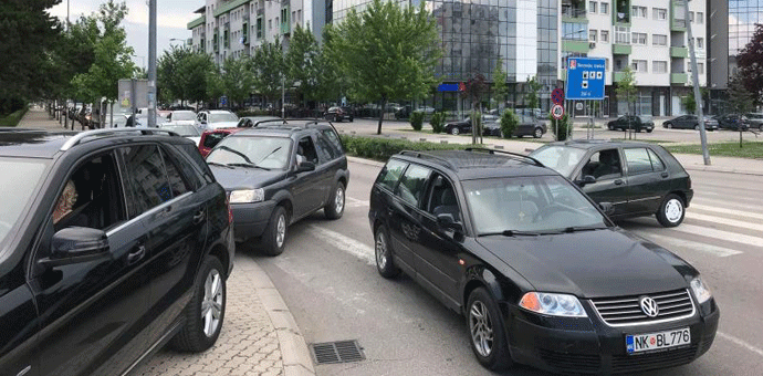 Nikšićani i danas blokirali dio skvera Nikšićani i danas blokirali dio skvera