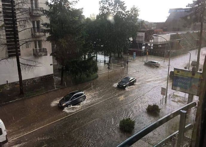 POTOP U NIKŠIĆU: Pao grad veličine lješnika, ulice pod vodom POTOP U NIKŠIĆU: Pao grad veličine lješnika, ulice pod vodom