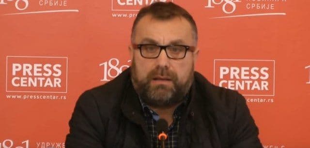 Novinar Stefan Cvetković tvrdi da su pucali na njegov automobil Novinar Stefan Cvetković tvrdi da su pucali na njegov automobil