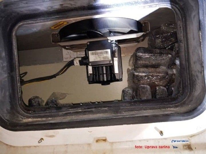 Uprava carina objavila fotografije zaplijenjenog kokaina (FOTO) Uprava carina objavila fotografije zaplijenjenog kokaina (FOTO)