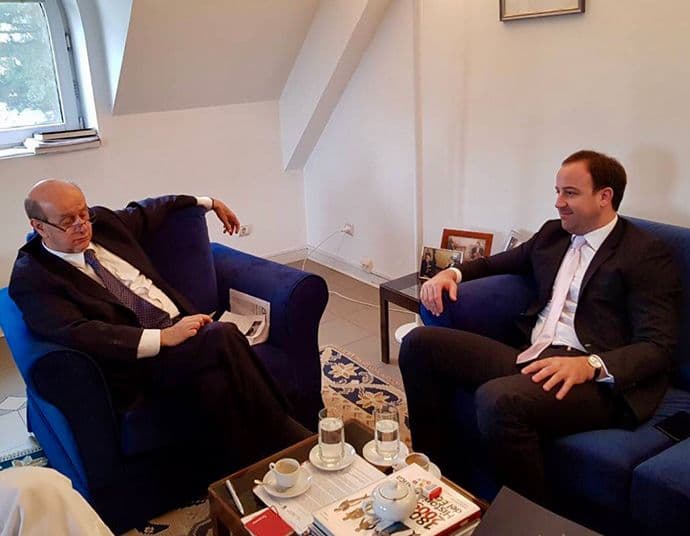 Nikolić sa ambasadorima Holandije, Španije, Portugala i Kanade Nikolić sa ambasadorima Holandije, Španije, Portugala i Kanade