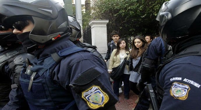 Pucnjava u Atini: Vatreni okršaj Rusa i Albanaca na ulici Pucnjava u Atini: Vatreni okršaj Rusa i Albanaca na ulici