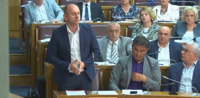 Odbijamo platformu Demokrata i URA-e, krećemo u kontraofanzivu Odbijamo platformu Demokrata i URA-e, krećemo u kontraofanzivu