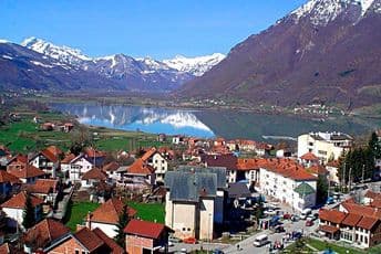 Upao starijoj sugrađanki u kuću, udarao je u glavu i ukrao joj novac, telefon i minđuše Upao starijoj sugrađanki u kuću, udarao je u glavu i ukrao joj novac, telefon i minđuše