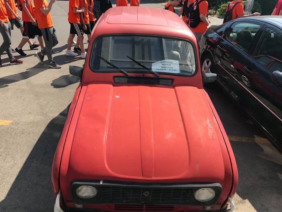 Reno 4 kao službeni automobil „Sportskih objekata“ Reno 4 kao službeni automobil „Sportskih objekata“