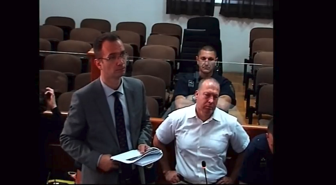 Jovanović: Na ovom snimku Sinđelić tuče ženu; Mugoša: Fotografije dvorišta, cvijeća i magarca nemaju veze sa fasadama Jovanović: Na ovom snimku Sinđelić tuče ženu; Mugoša: Fotografije dvorišta, cvijeća i magarca nemaju veze sa fasadama